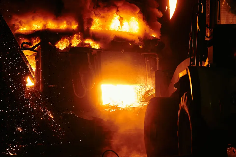 Steel re-rolling mill with furnace cooling water system